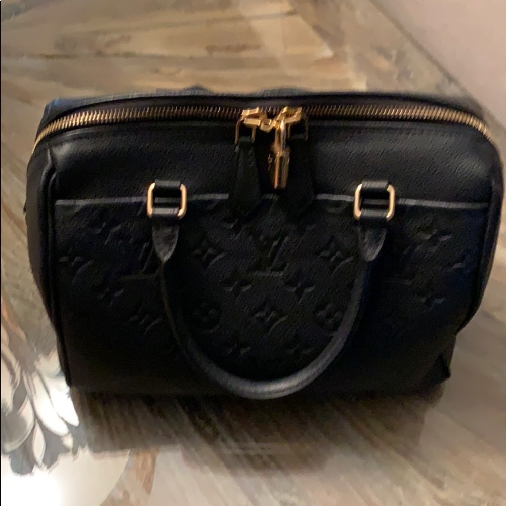 Black Louis Vuitton speedy